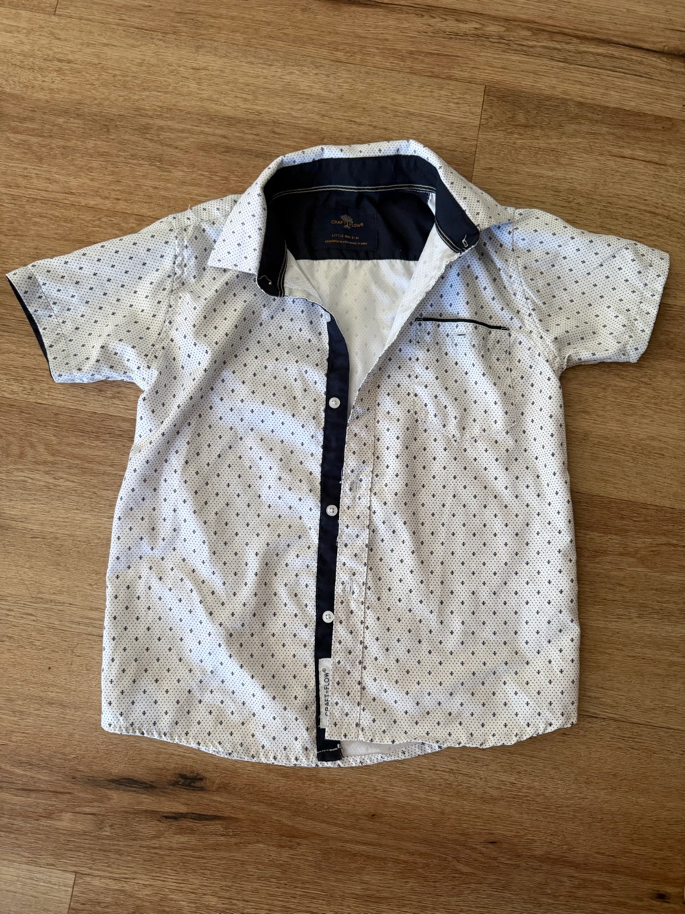 Craft + Flow Boys White Navy Print Button Down Shirt Size 5 EUC